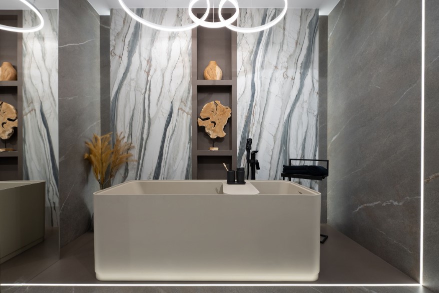 Nowoczesna beżowa wanna wolnostojąca