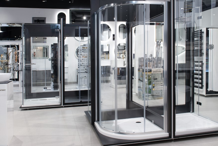 Duży wybór kabin prysznicowych znajdziesz w salonach Mera