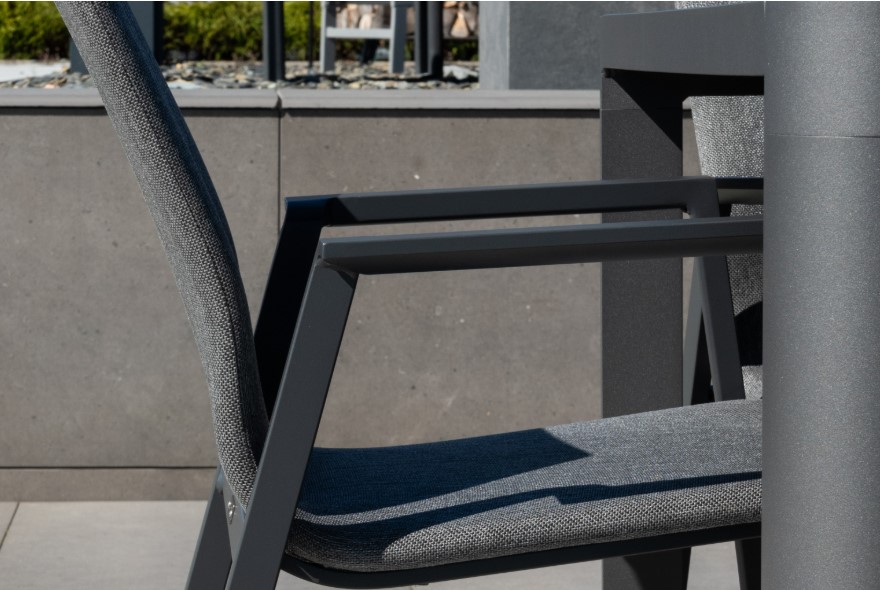 Metalowe szare krzesło ogrodowe