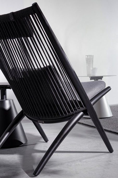 Fotel ogrodowy z poduszkami BOLZANO Acri czarny 66 x 84 x 98 cm - EKSPOZYCJA