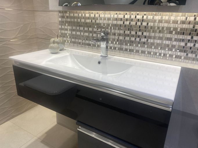 Faucet s nízkým chromovým washbasinem