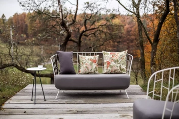 Zahradní pohovka květen